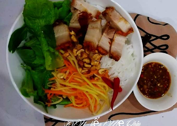 ( CA 1 + HC) BÚN MẮM HEO QUAY