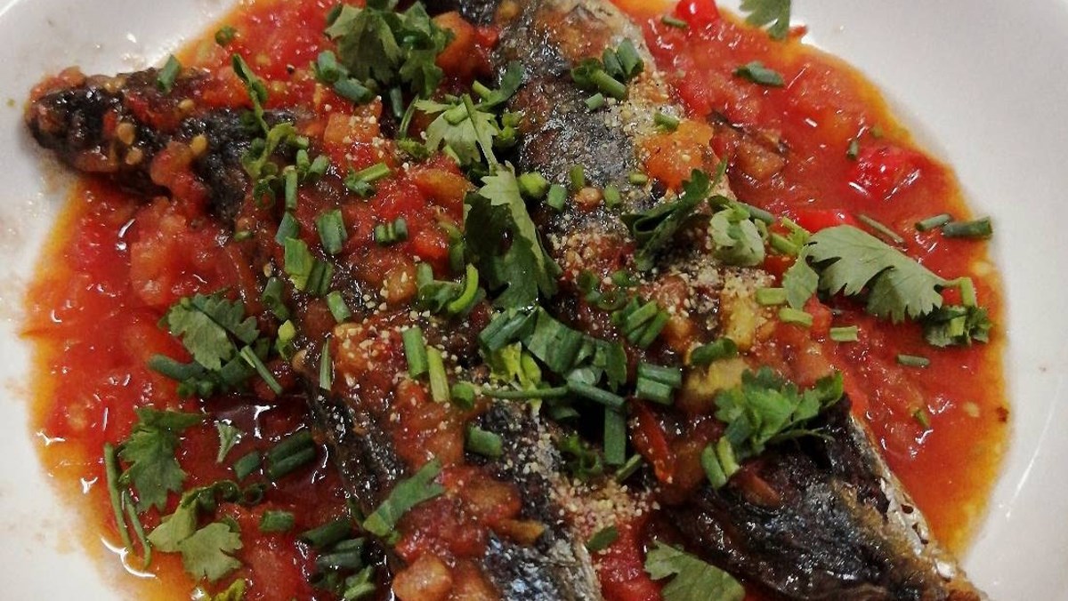 (CA 2) CÁ NỤC CHIÊN SỐT CÀ